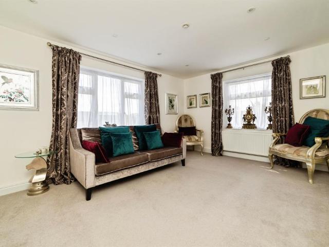 Flat for sale in Willian, Letchworth