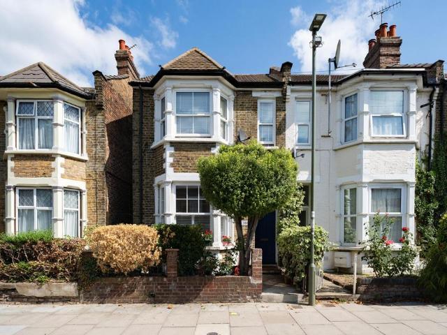 Flat for sale in London Borough of Barnet, Greater London