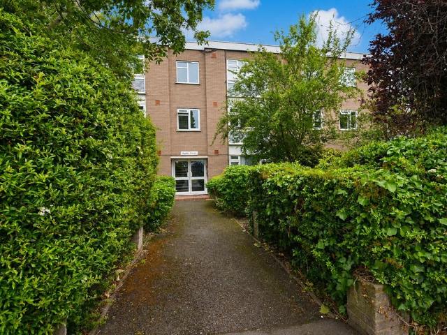 Flat for sale in London Borough of Lewisham, Ladywell