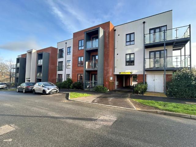Flat for sale in Little Common, Heathlands