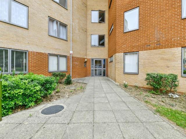 Flat for sale in Old Town, Shephall