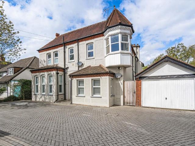 Flat for sale in Pachesham Park, Surrey