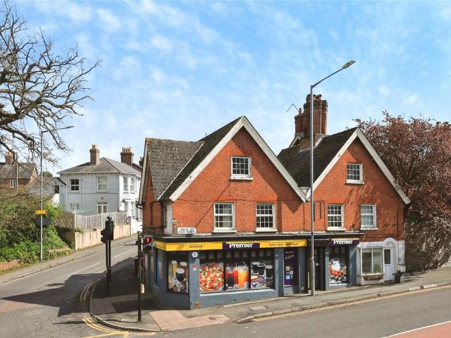 Flat for sale in Uckfield, Cross In Hand