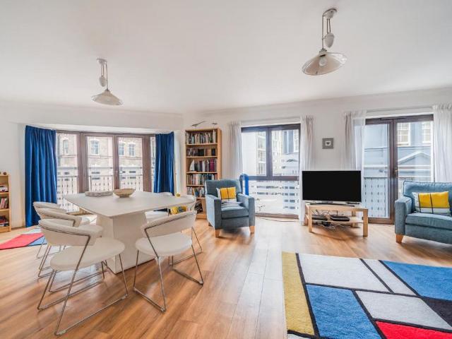 Flat for sale in Holborn, Greater London
