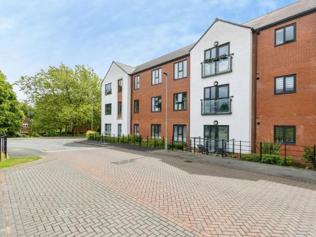 Flat for sale in West Yorkshire