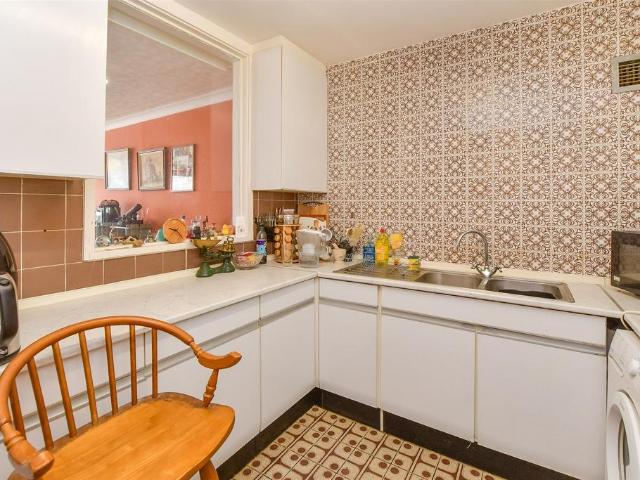 Flat for sale in Folkestone