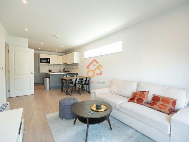 Flat for sale in London Borough of Ealing, Greater London