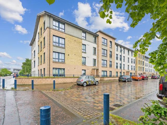 Flat for sale in Hutchesontown, Oatlands