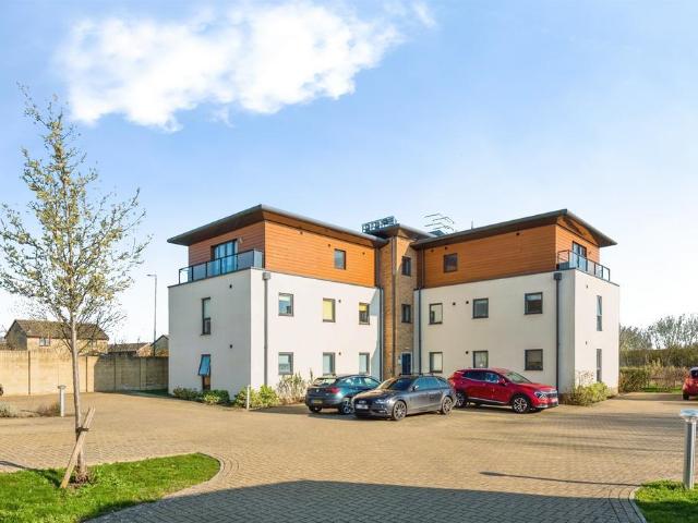 Flat for sale in Deer Park, Black Bourton