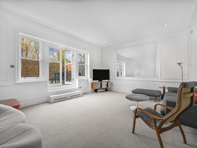 Flat for sale in West Hampstead, Greater London
