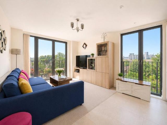 Flat for sale in Canning Town, Greater London