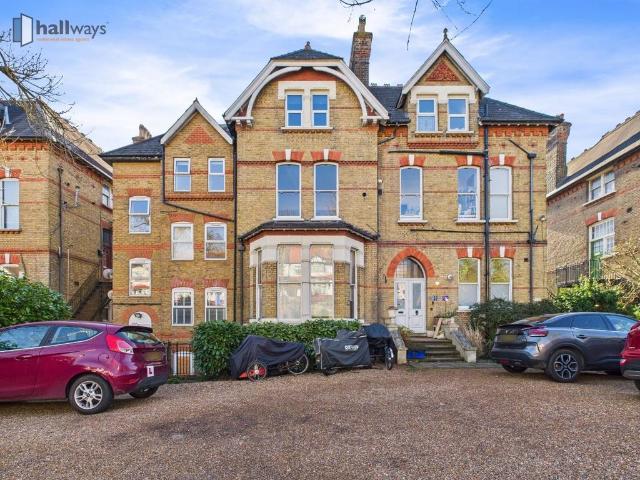 Flat for sale in London Borough of Croydon, South Norwood