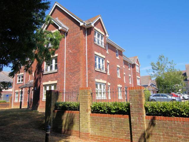 Flat for sale in Downend, Fareham