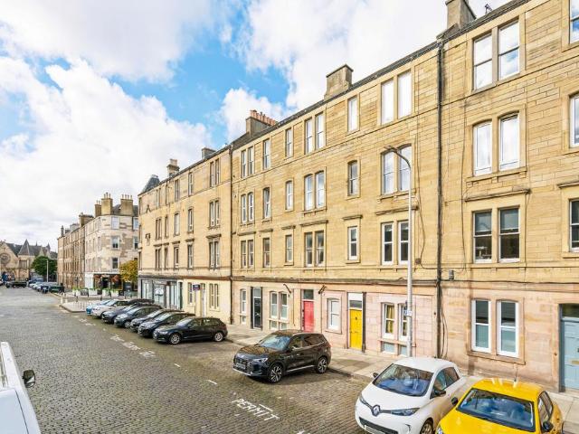 Flat for sale in Lorne, Leith