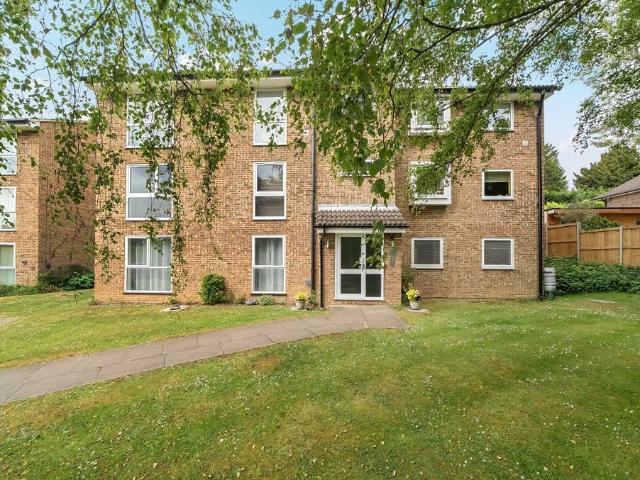 Flat for sale in Sanderstead, Sanderstead