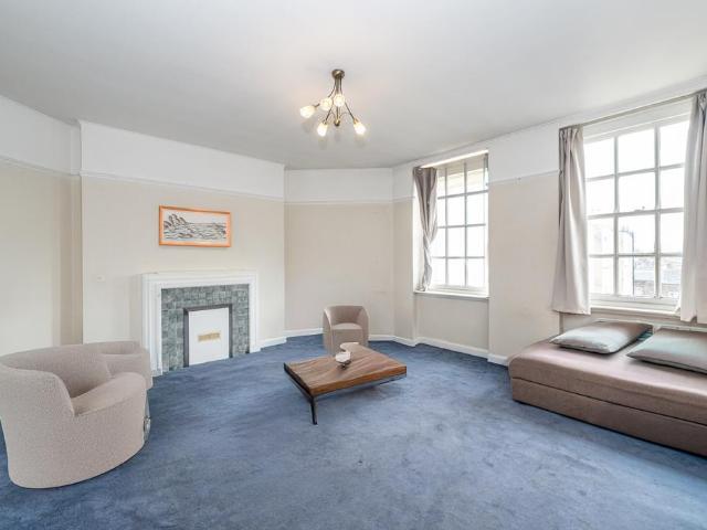 Flat for sale in Marylebone, Greater London