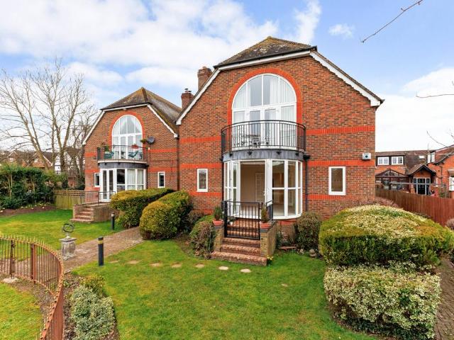 Flat for sale in Old Windsor