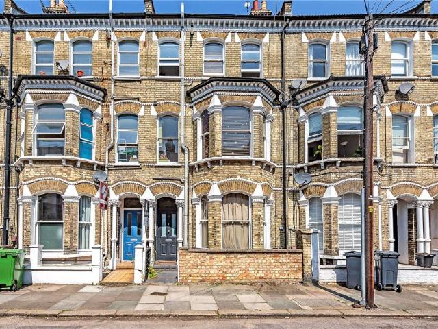 Flat for sale in Stockwell, Greater London