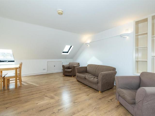 Flat for sale in London Borough of Hammersmith and Fulham, Greater London