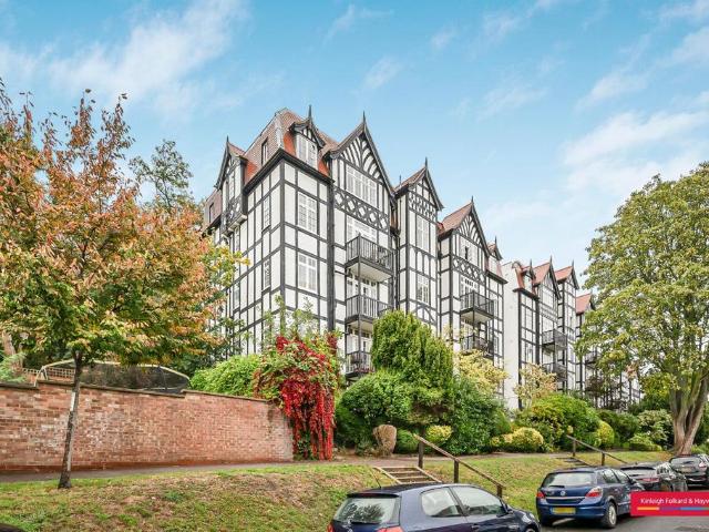 Flat for sale in Highgate, Greater London