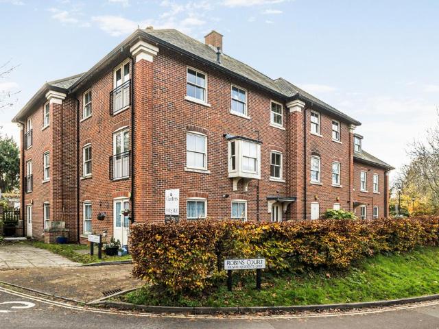Flat for sale in The Soke, New Alresford