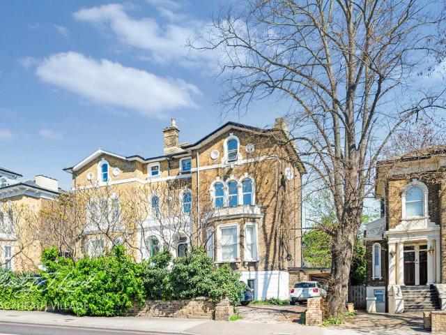 Flat for sale in London Borough of Lewisham, Deptford