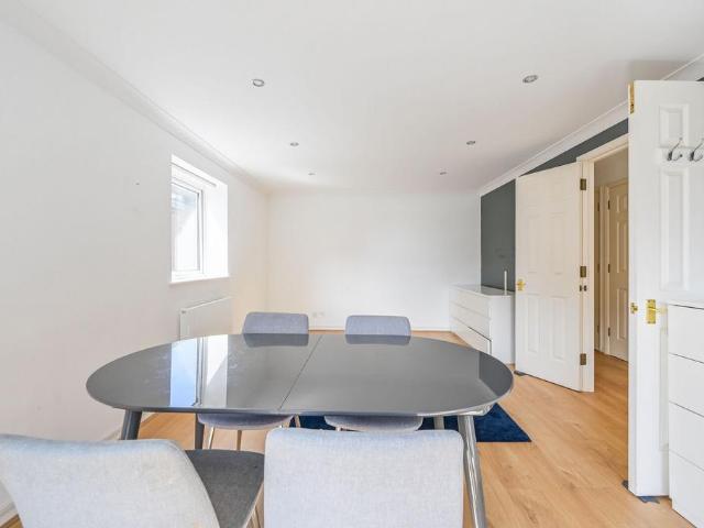 Flat for sale in Ratcliffe, Shadwell