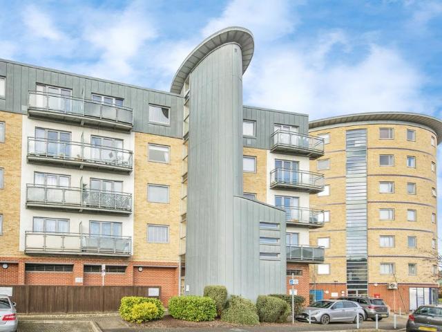 Flat for sale in Key Street, Suffolk