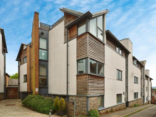 Flat for sale in Lewes, Iford
