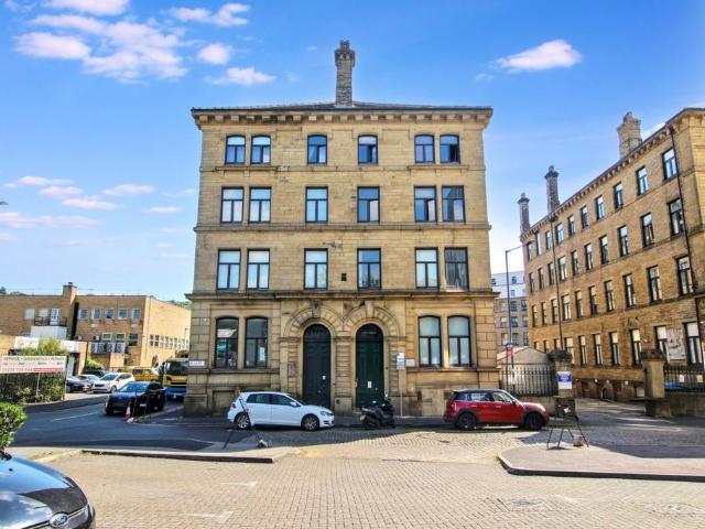 Flat for sale in West Yorkshire
