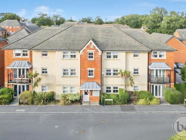 Flat for sale in Nores Hill, Shinfield
