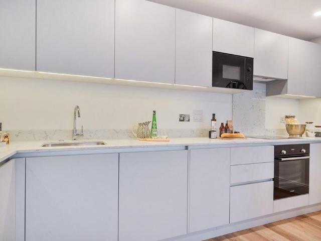 Flat for sale in London Borough of Richmond upon Thames, Greater London