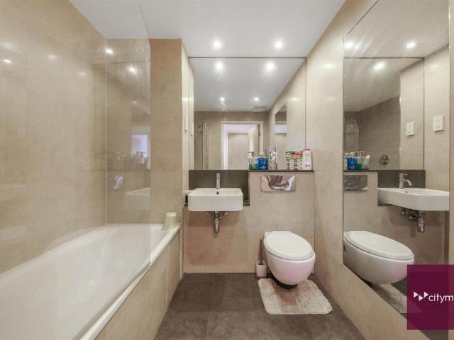 Flat for sale in Romford, Becontree Heath