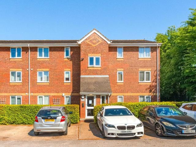 Flat for sale in Slough