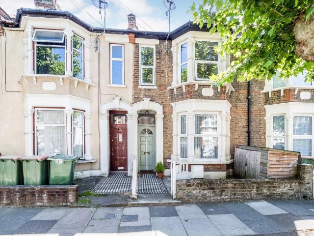 Flat for sale in Upton Park, Greater London