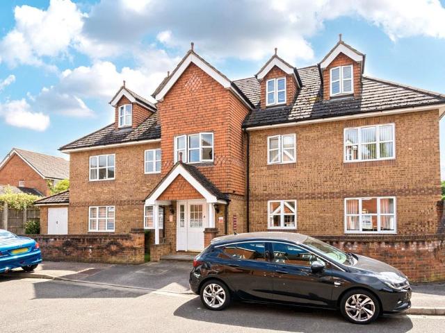 Flat for sale in Blackhills, Surrey