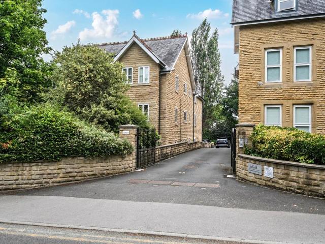 Flat for sale in Headingley, West Yorkshire