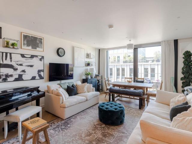 Flat for sale in Shepherd's Bush, Greater London