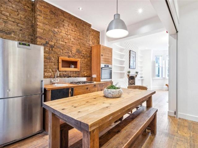 Flat for sale in North Kensington, Greater London