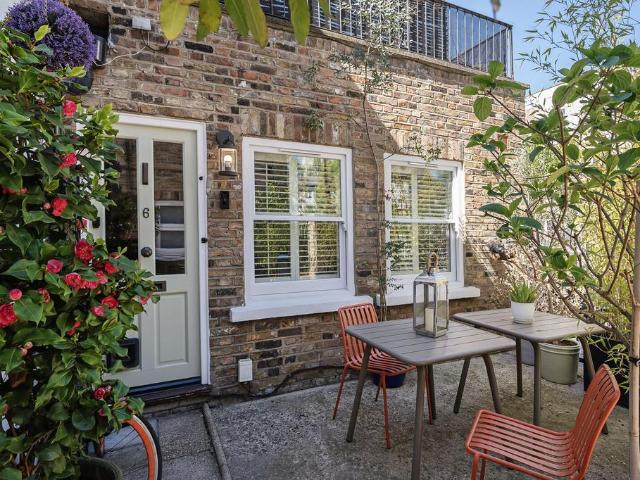 Flat for sale in Holloway, Lower Holloway