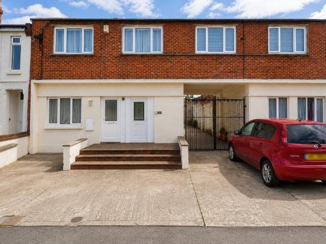 Flat for sale in Shirley, City Of Southampton