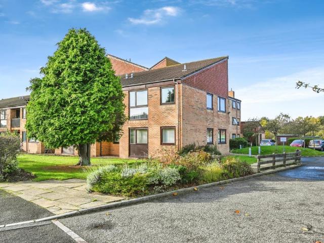 Flat for sale in Formby, Sefton