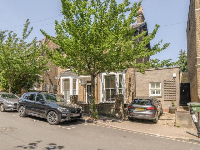Flat for sale in Archway, Greater London