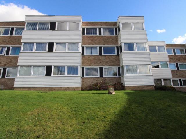 Flat for sale in Upminster, Greater London