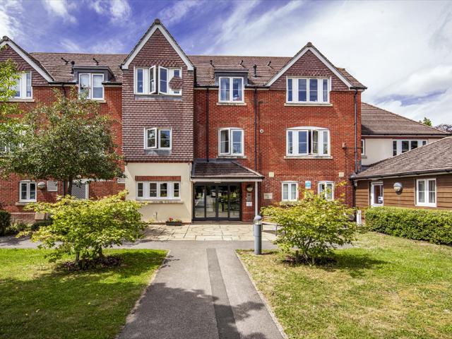 Flat for sale in Berrick Salome, Oxfordshire