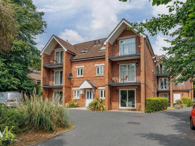 Flat for sale in Charminster, Bournemouth