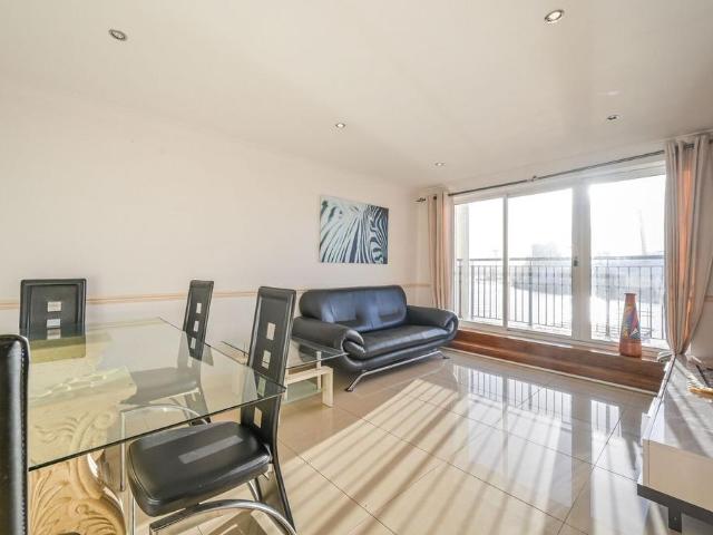 Flat for sale in Virginia Quay, Greater London