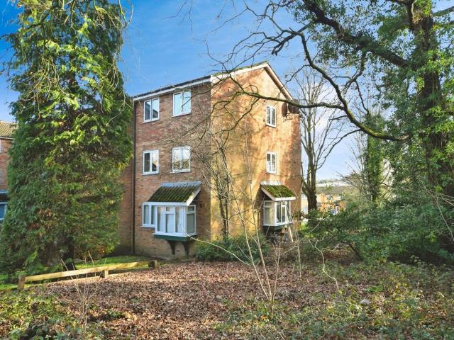 Flat for sale in Brunswick Park, Greater London