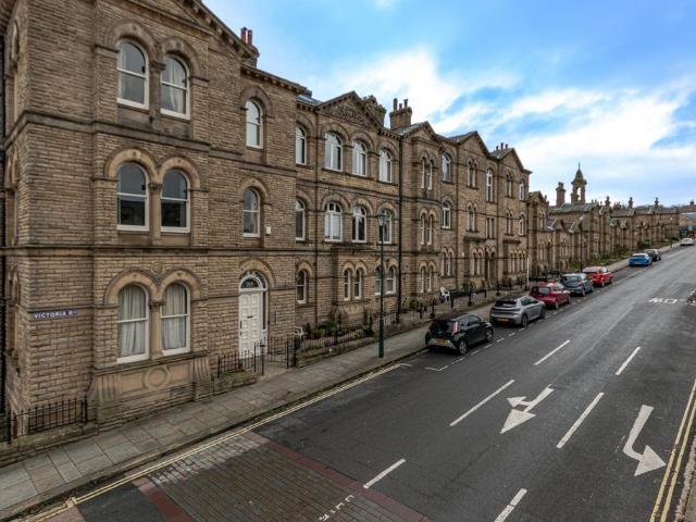 Flat for sale in Baildon, West Yorkshire