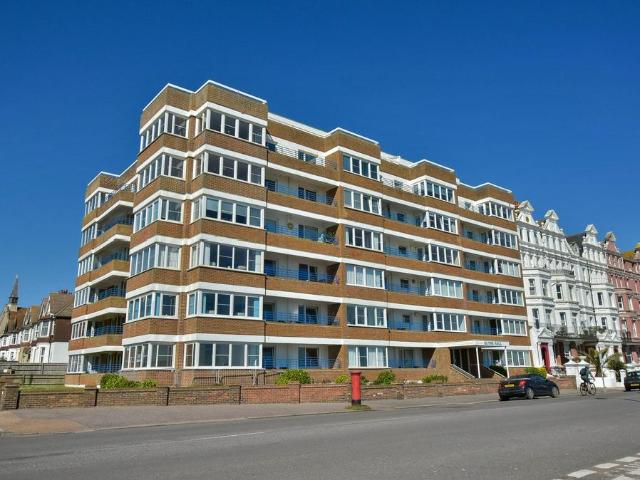 Flat for sale in Central, Heathlands